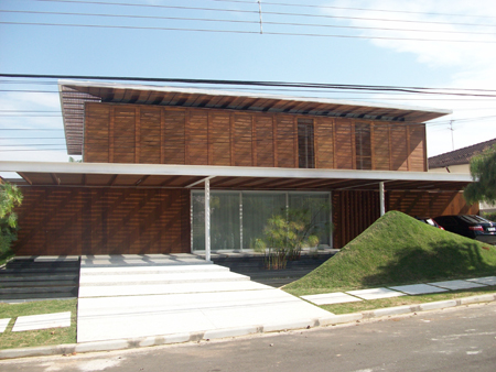 008- Casa em Condominio fechado localizada em Campinas - SP